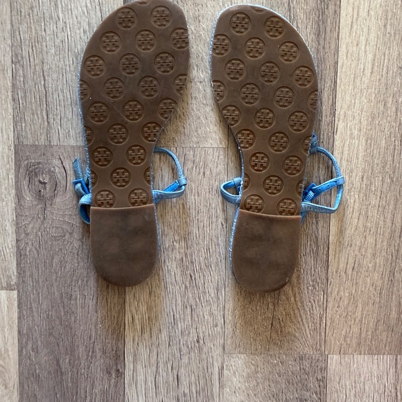 Tory Burch Emmy Stitched Thong Sandal Ocean Breeze Light Blue Leather - Picture 8 of 9